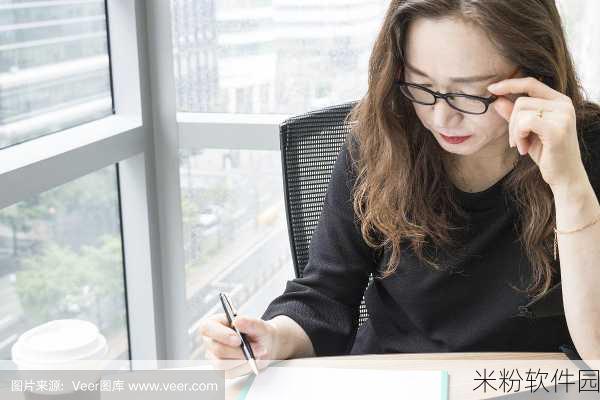 暴雨天被困在公司的女职员：暴雨肆虐，女职员孤身被困办公室的惊险故事