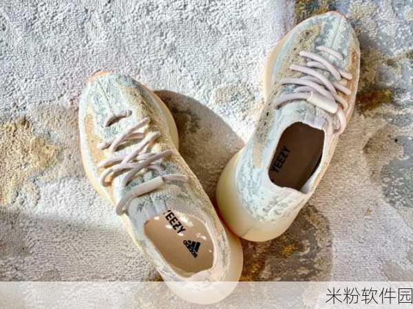 yeezy380蜜桃粉和白色红桃：“2023新款Yeezy 380蜜桃粉与白色红桃完美搭配推荐”